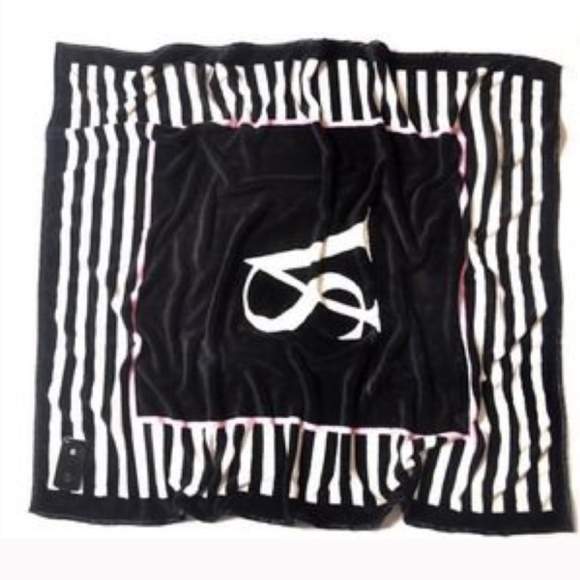 PINK Victoria's Secret Accessories - RARE Victoria's Secret BLANKET SUPER SOFT THROW
